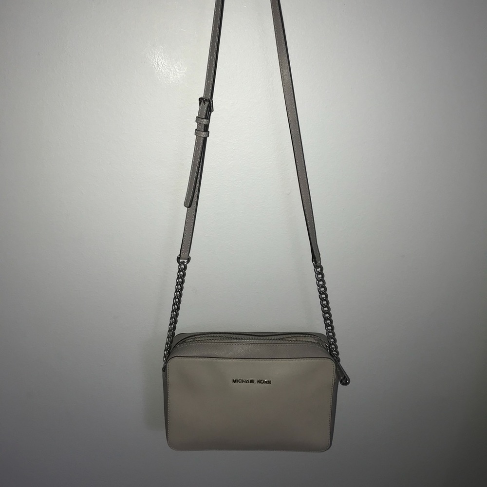 LIKE NEW grey micheal kors cross body purse